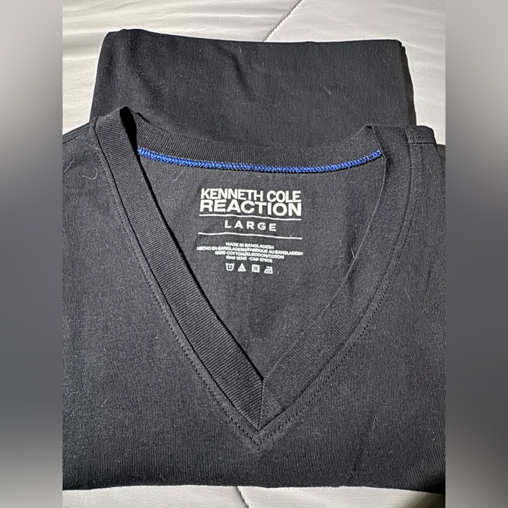 Kenneth Cole Reaction T Shirt, short sleeves.